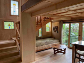 Romantic Cabin Treehouse in Hawaii Cloud Forest